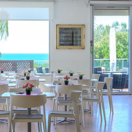 Beach Family Apartments Салоу Екстер'єр фото