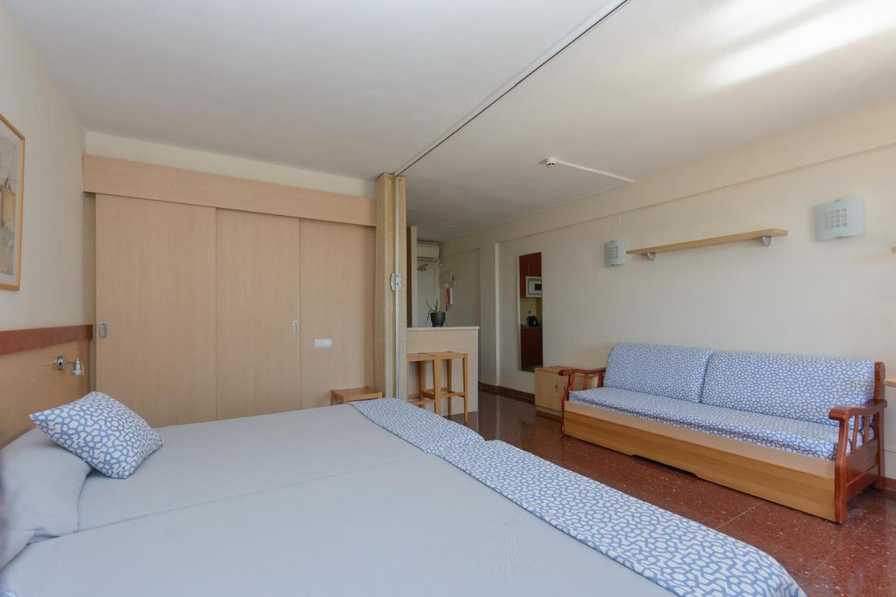 Beach Family Apartments Салоу Екстер'єр фото