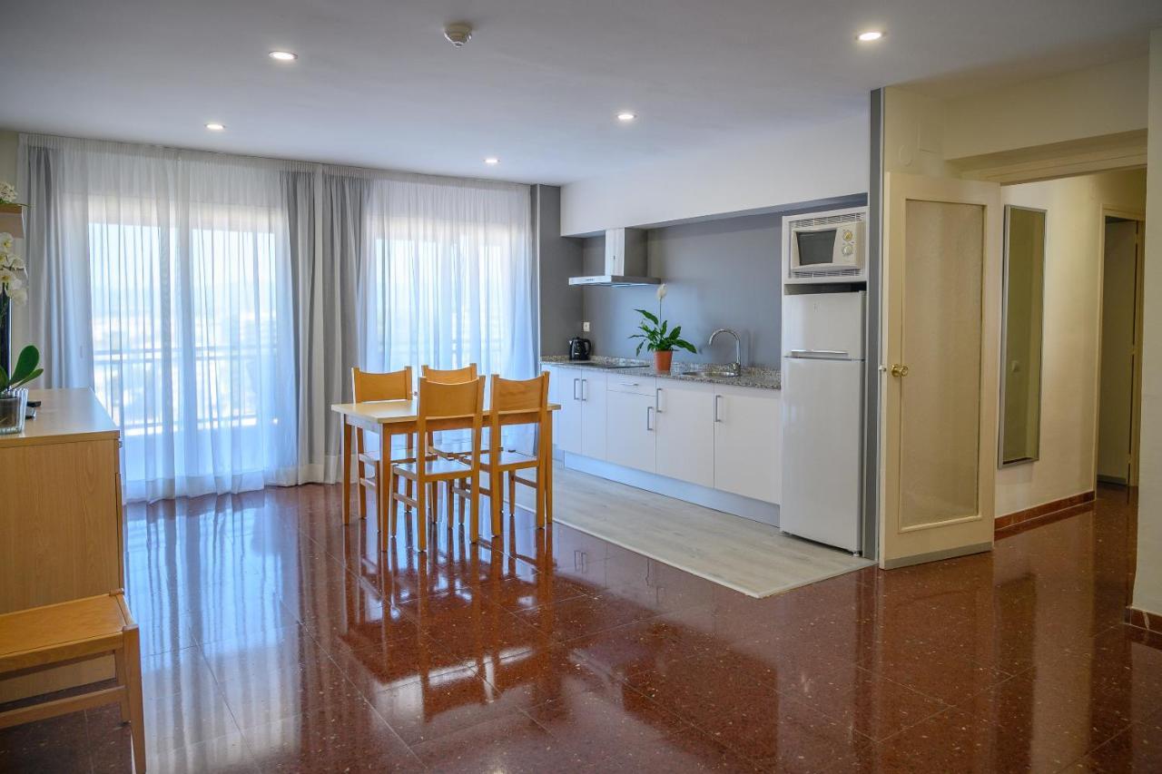 Beach Family Apartments Салоу Екстер'єр фото
