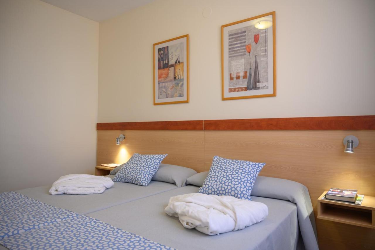 Beach Family Apartments Салоу Екстер'єр фото