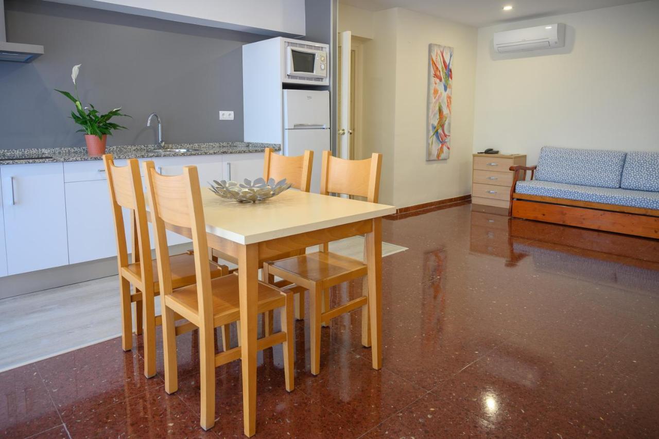 Beach Family Apartments Салоу Екстер'єр фото