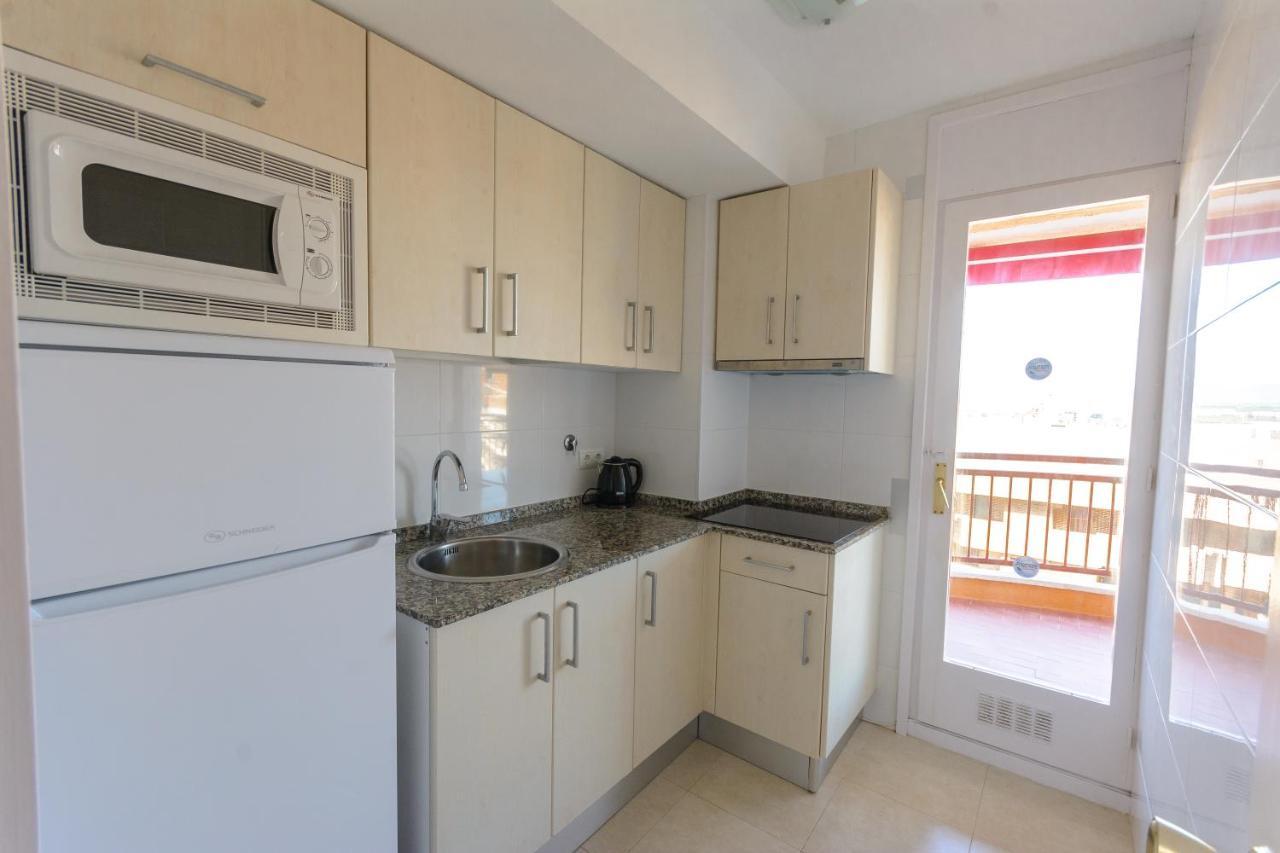 Beach Family Apartments Салоу Екстер'єр фото