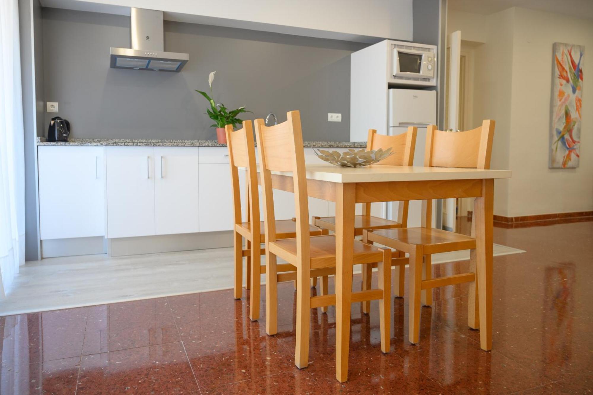 Beach Family Apartments Салоу Екстер'єр фото