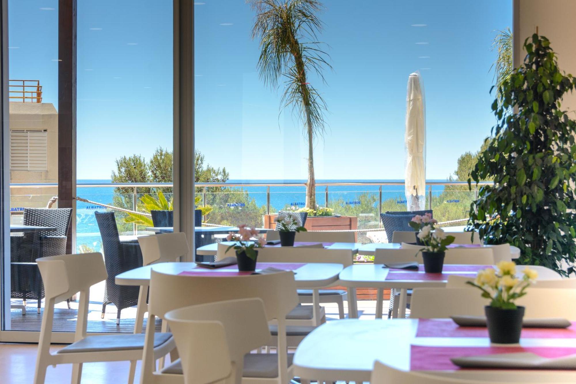 Beach Family Apartments Салоу Екстер'єр фото